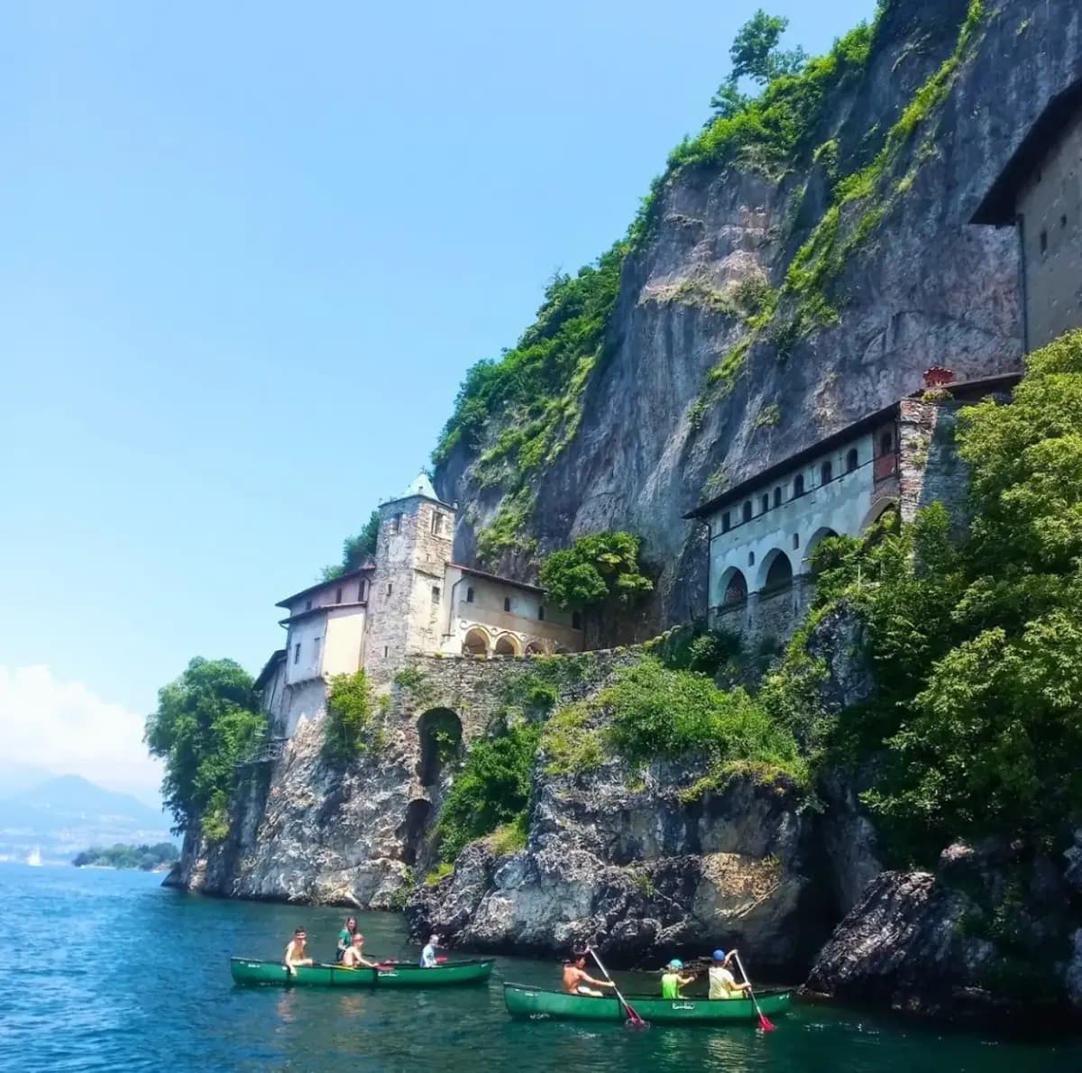 Tour in canoa canadese a Santa Caterina sul Lago Maggiore